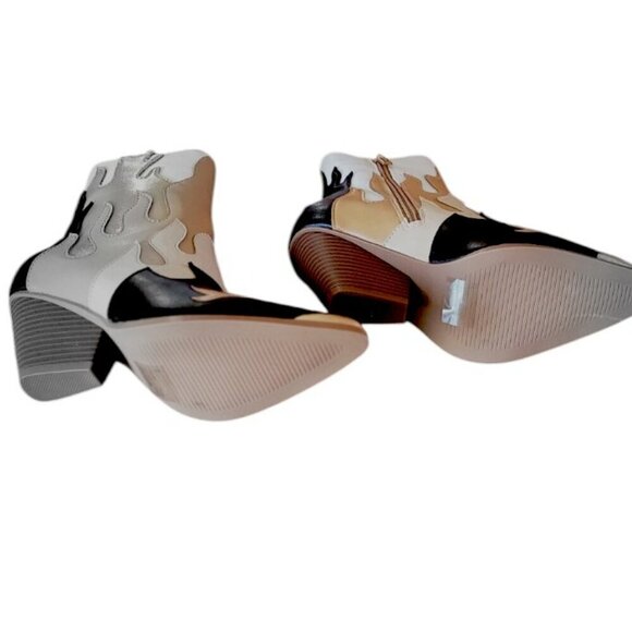 NWOT Cape Robbin Dumpa in Black Short Boots with Gold Fire Design - Boot Scootin - Picture 5 of 9